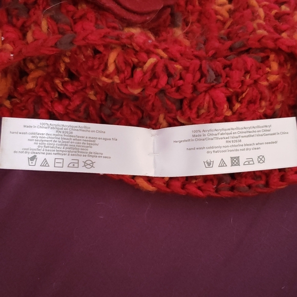 ! Fun winter Fossil hat - Picture 4 of 4